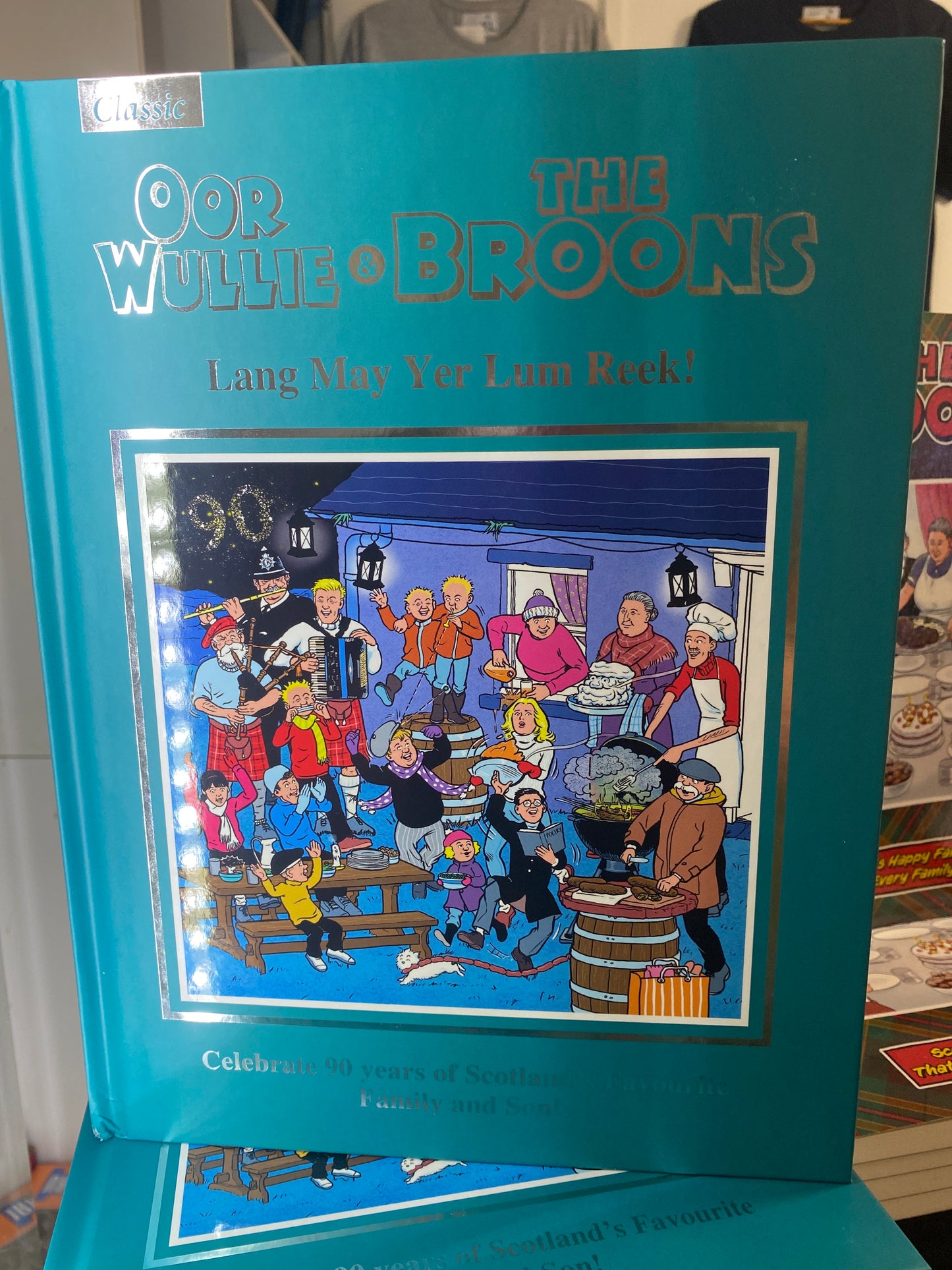 Oor Wullie & The Broons Gift Book 2026